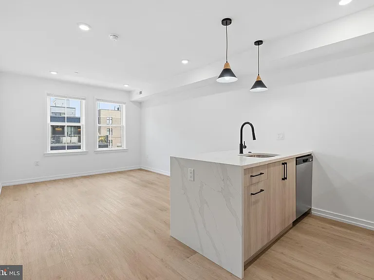 209 New St #5B — Photo 7