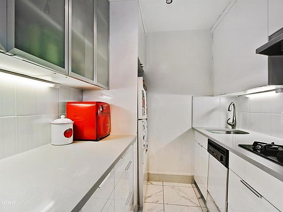 3rd image of 440 E 79th St APT 9F