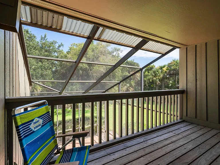 9787 Sawgrass Dr E — Photo 37