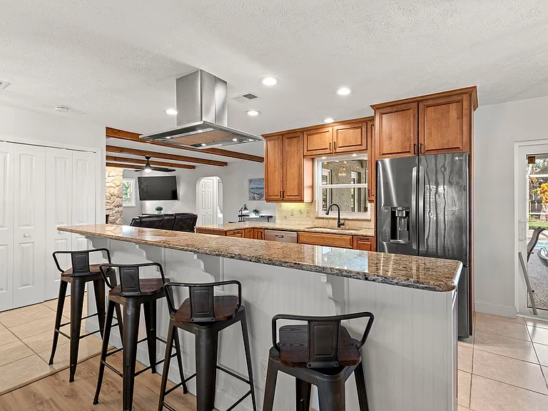 762 SE River Ln — Photo 31