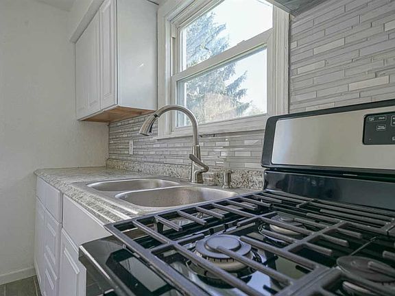 4th image of 618 N Sunset Ave
