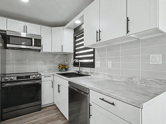 5th image of 830 Colby Rd