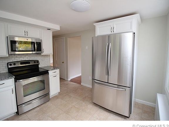 4th image of 3 Beechwood Dr