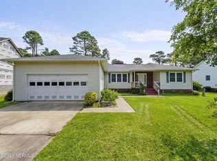 1007 Pelican Dr, New Bern, NC 28560