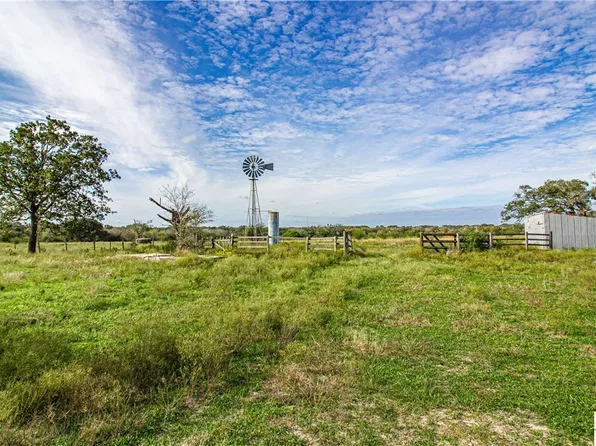 3784 N Us Highway 183, Goliad, TX 77963