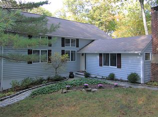 18 Round Hill Rd, Kinnelon, NJ 07405