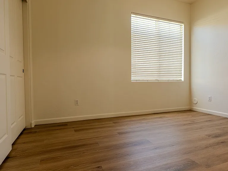 2051 E Carla Vista Dr — Photo 47