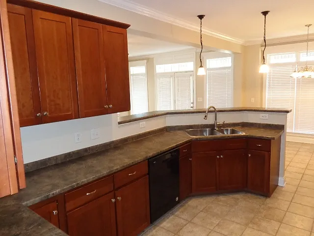 4 bed, 2.5 bath, 2763 sqft, $2,835 — Photo 4
