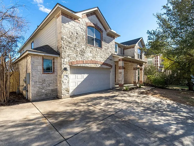 1209 Laurel Oak Trl — Photo 2