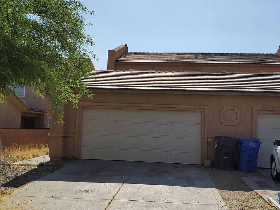 Attached 600sqft 2 cars garage