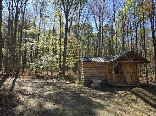 20 Buck Dr, Benezette, PA 15821