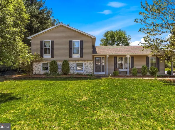 590 Sun Haven Dr, Clayton, NJ 08312