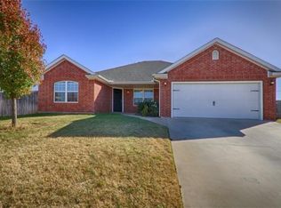 104 N Shady Court Way, Mustang, OK 73064