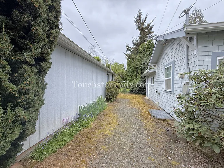 3224 SE Floss St — Photo 15