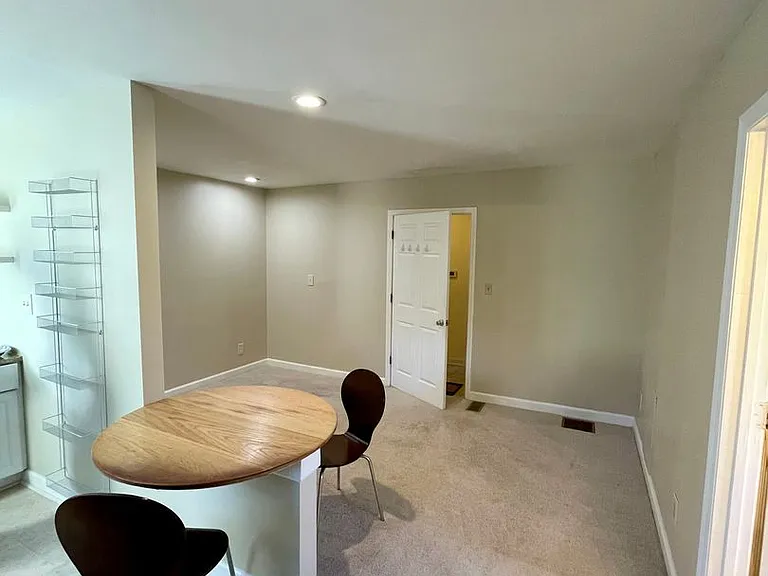 1153 Delano St — Photo 4