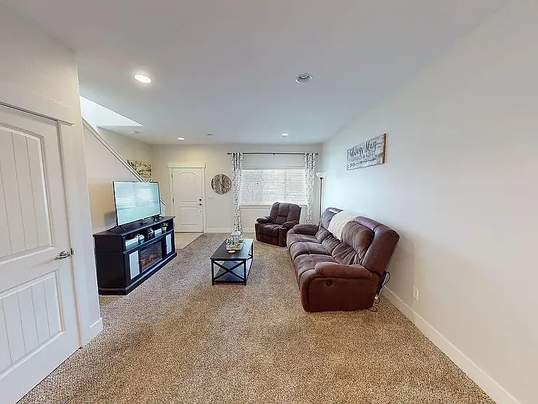 5322 Western Way — Photo 9