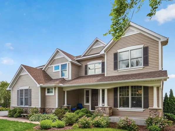 9020 Warren Ct, Victoria, MN 55386