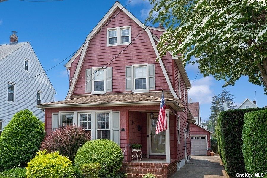 15 Holly Avenue, Mineola, NY 11501 Zillow