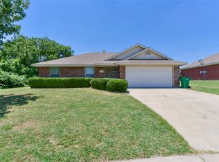 1701 N Cates St, Decatur, TX 76234