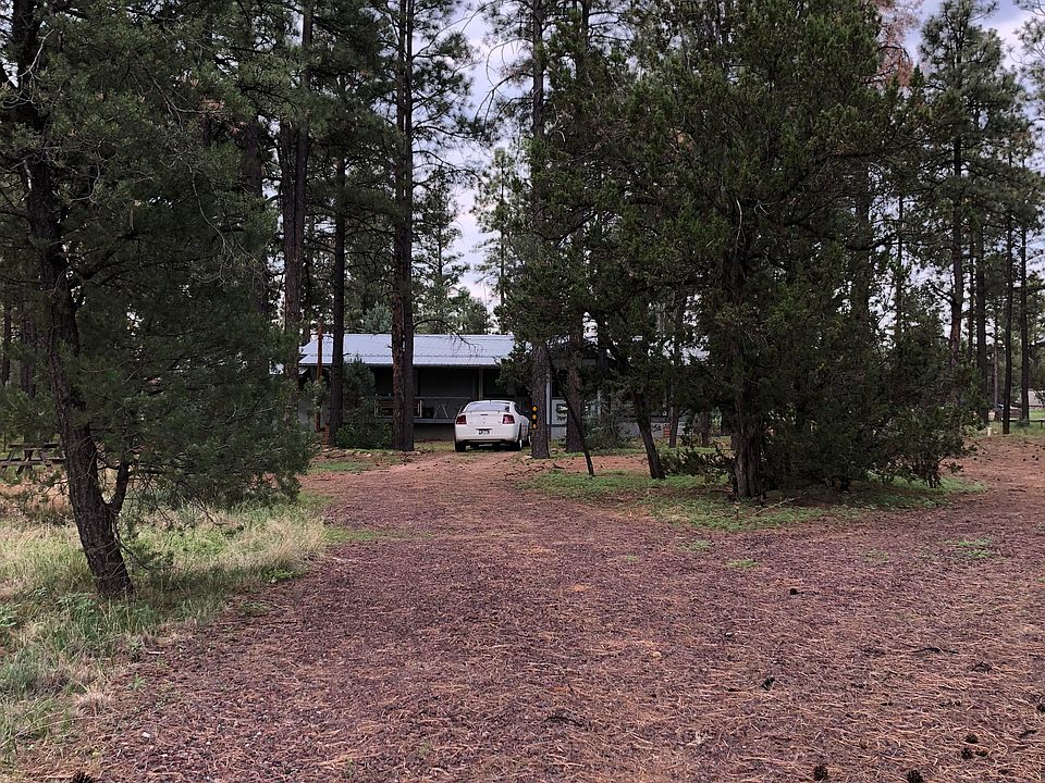 1/2 acre fully fenced lot