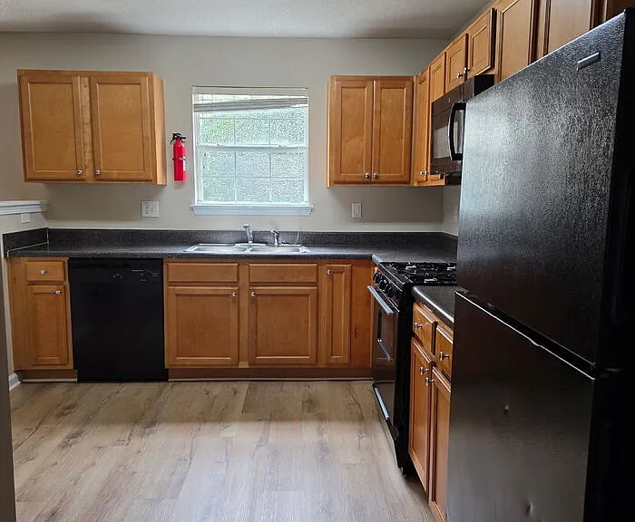 215 Colser Dr — Photo 2