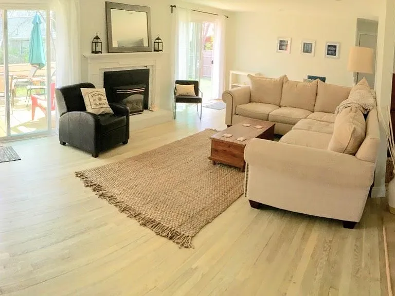 114 Portside Cir — Photo 2