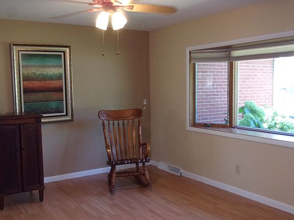 3rd image of 421 Ingle Dr