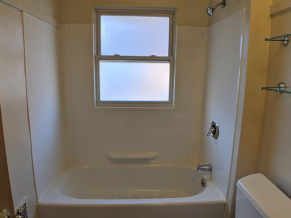 4th image of 17463 Northwood Ave #Up