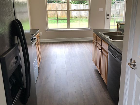 Kitchen & Dining area