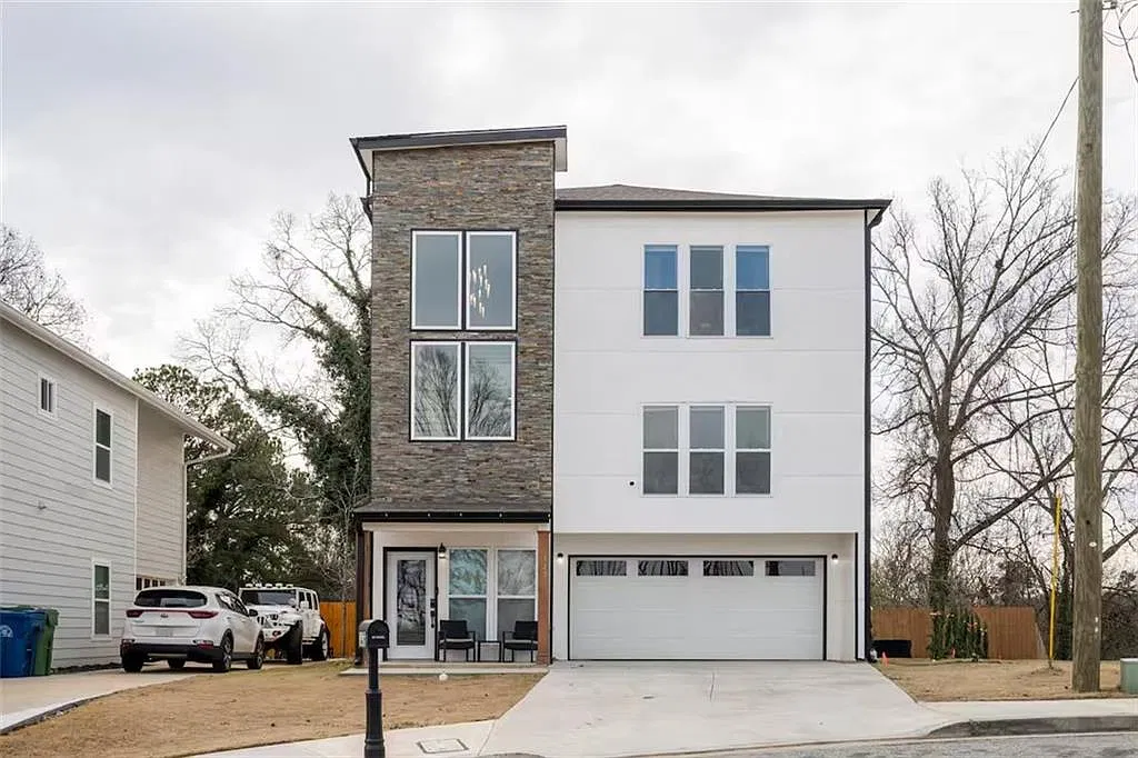 4 bed, 3.5 bath, 3200 sqft, $3,200 — Photo 1