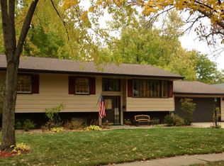 3902 Falbrook Dr NE, Cedar Rapids, IA 52402