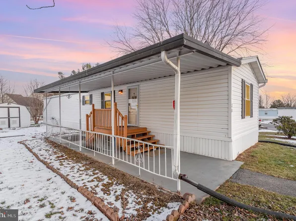 28 Willow Tree Ln, Dover, PA 17315
