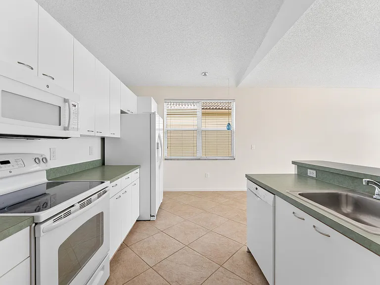 15350 NW 6th Ct — Photo 10