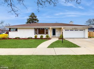 384 E Aberdeen Ct, Elmhurst, IL 60126