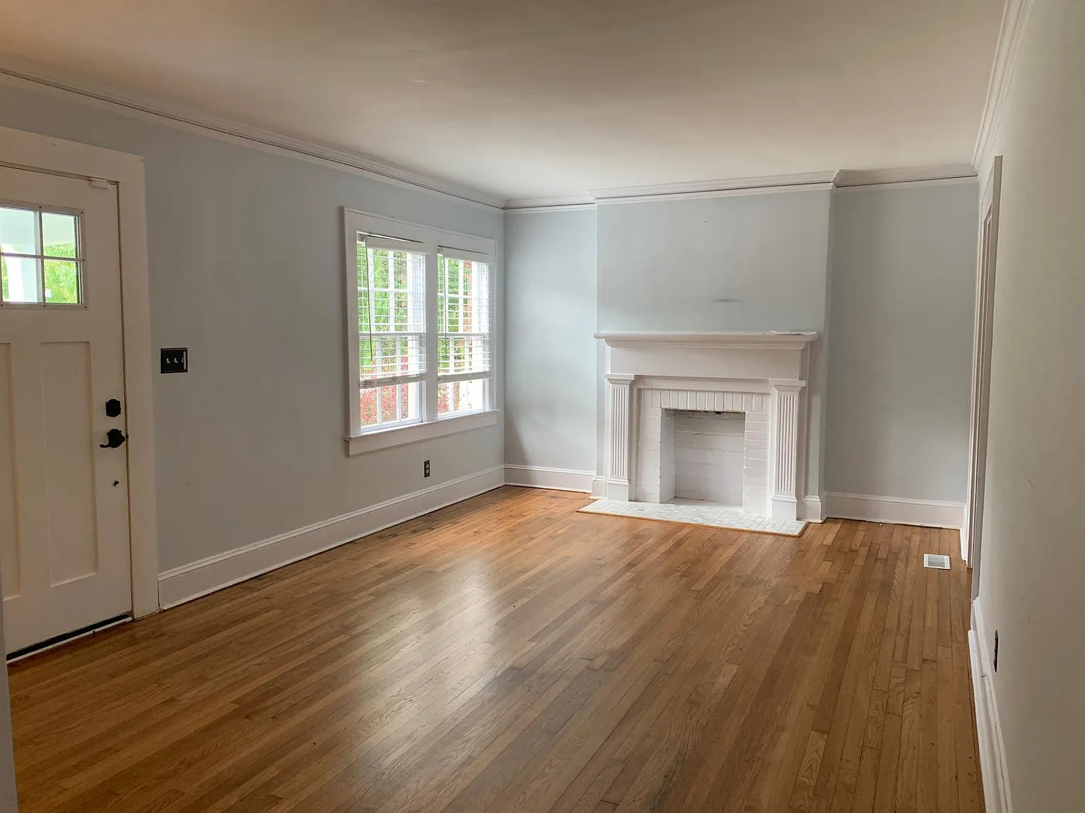 3 bed, 1362 sqft, $3,200 — Photo 2