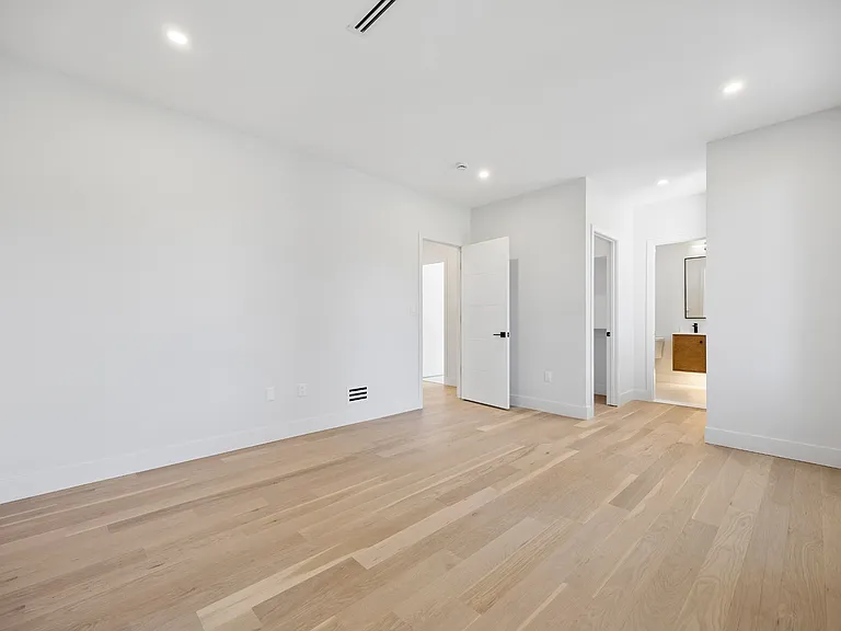 242 Hardenburgh Ave — Photo 31
