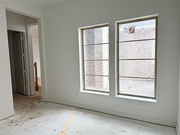 4th image of 4418 Heather Crossing Rd S