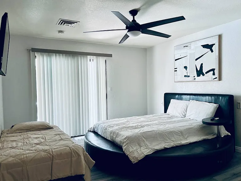 1505 Hialeah Dr — Photo 37