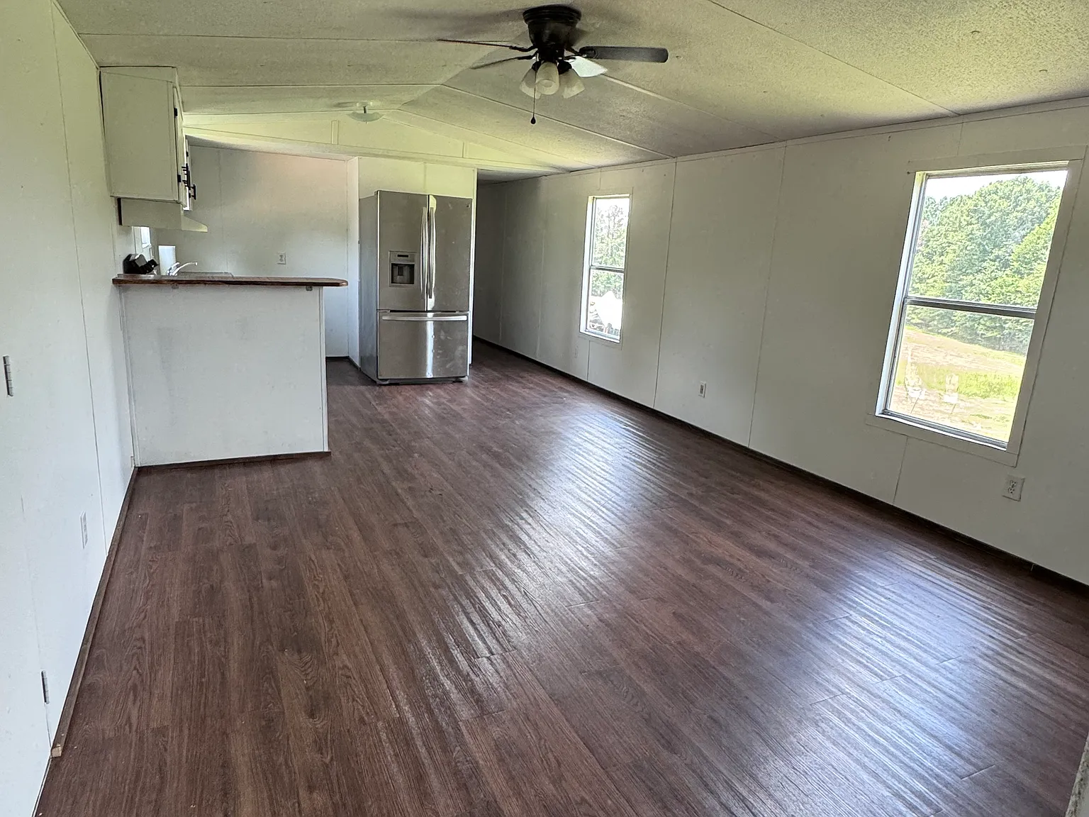 3 bed, 980 sqft, $900 — Photo 2
