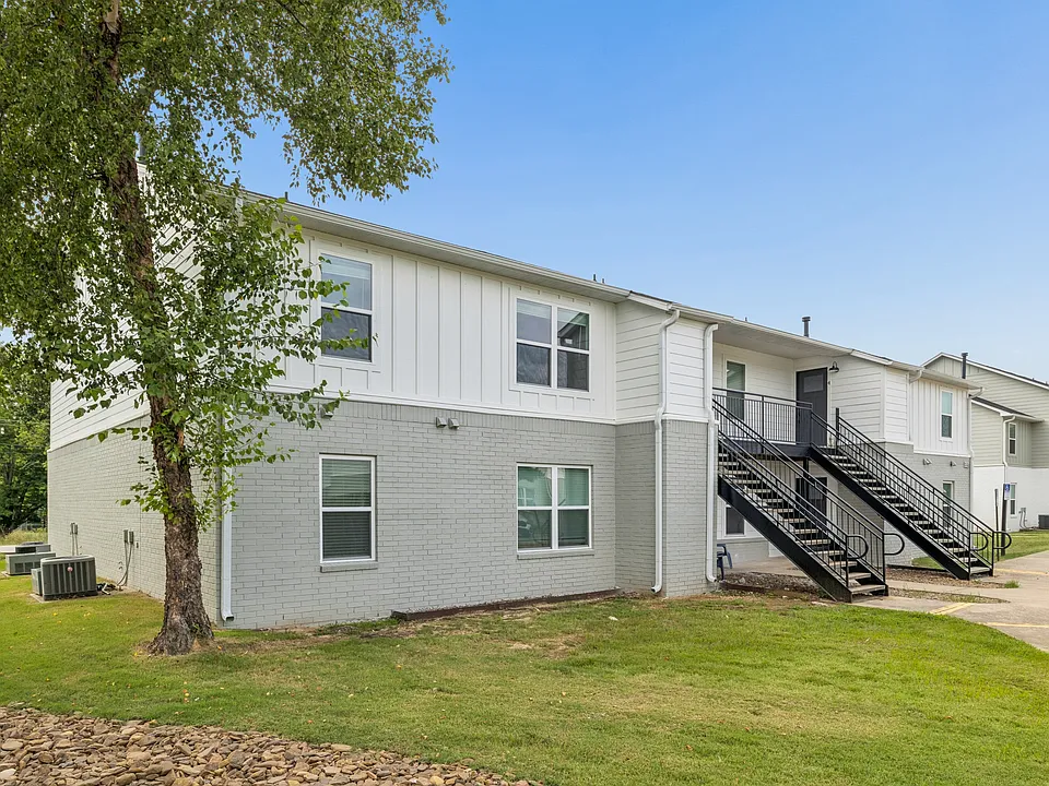 1126 W Cato Springs Rd #2