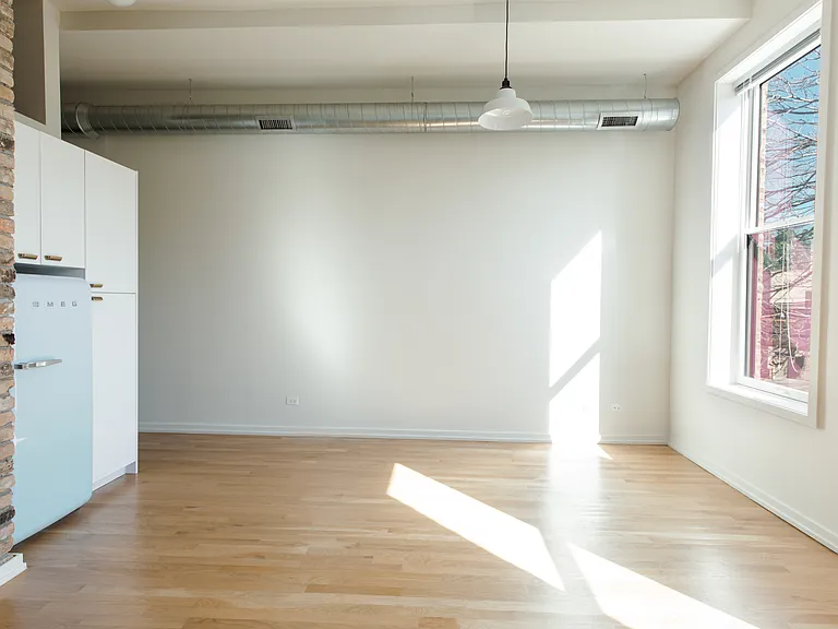 1422 N Milwaukee Ave — Photo 4