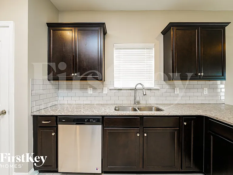 100 Orchard Ln — Photo 8