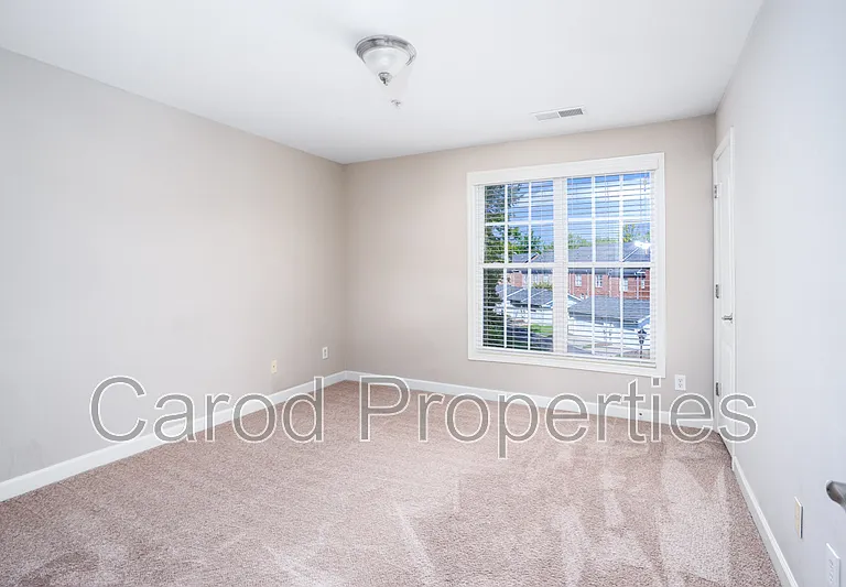 8829 Arbor Creek Dr — Photo 16