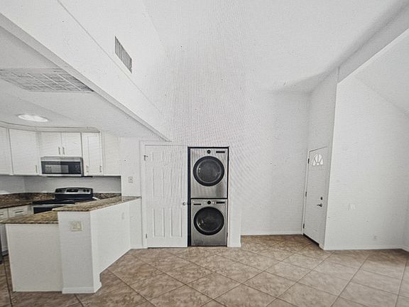 4th image of 1400 W Edgehill Rd