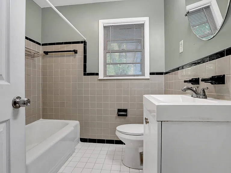 1118 S Perkins Rd — Photo 11