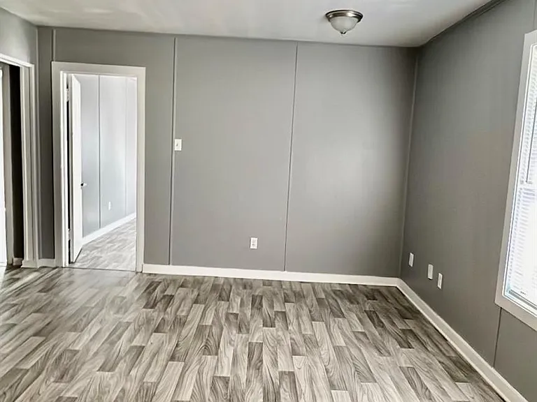 1907 Avenue C #4 — Photo 9