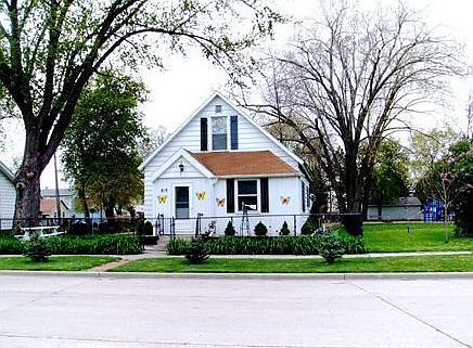 1st image of 819 N Van Buren St