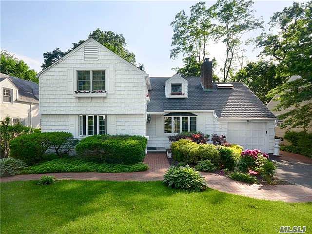 1st image of 11 Briarcliff Dr