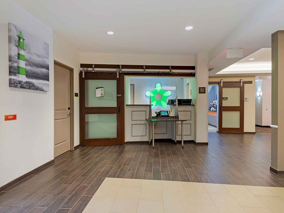 Lobby and Guest Check-in