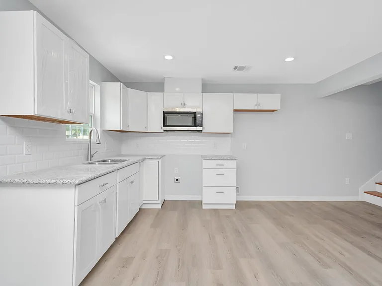 8595 Parkway Dr #B — Photo 10